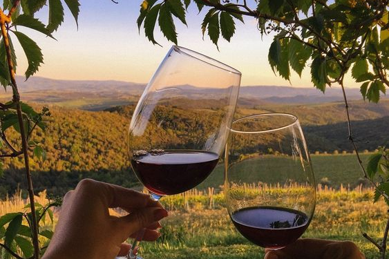 5 Nights - This tour is perfect for those who are passionate with wines and want to spend some days discovering all wines in Southern Tuscany, one DOCG per day.