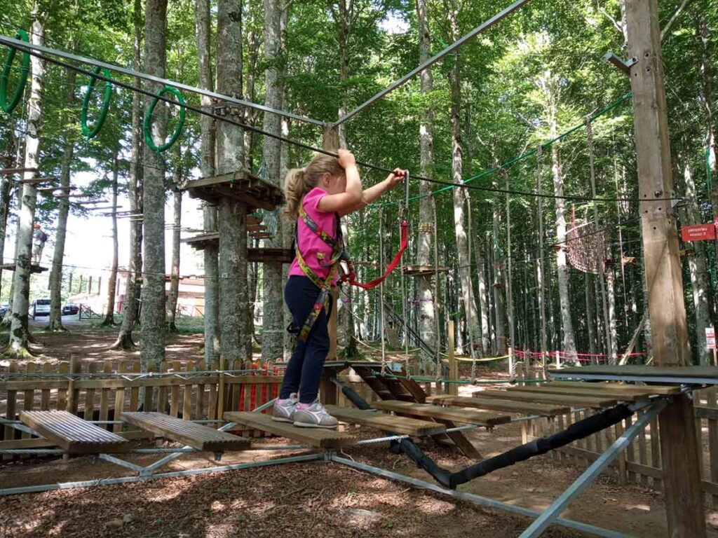 La storia di una bambina di 4 anni che, insieme alla famiglia, va all'indiana park sul Monte Amiata raccontato dalla mamma.