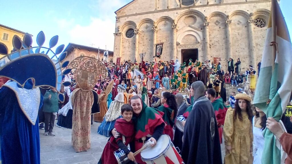 Una visita speciale per voi: il gruppo storico dei tamburini della Pro loco di Santa Fiora vi riserva un'accoglienza suggestiva ed originale, che organizzeremo su misura per voi. Durata dell'attività...