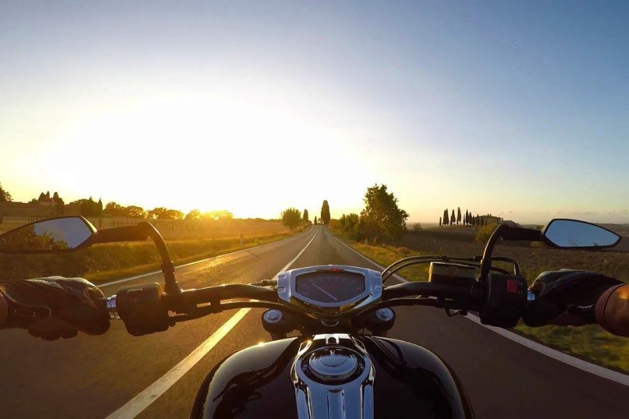 In moto tra Amiata e Maremma, strade mozzafiato che conducono alla scoperta della Toscana sconosciuta. Regala questo pacchetto a chi vuoi tu. Seleziona la modalità regalo. Al check-out si aprirà...