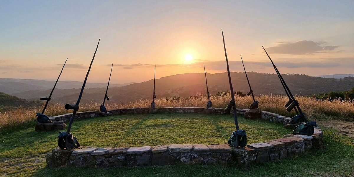 Il giardino di Daniel Spoerri. Trekking Amiata tra Natura, Borghi Medievali e Arte Contemporanea