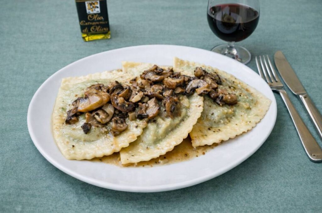 Domenica 5 aprile festeggia la Pasqua alle Macinaie con un pranzo speciale dedicato ai sapori della tradizione e ai prodotti del territorio. In unatmosfera accogliente, nel cuore del Monte Amiata, abb...